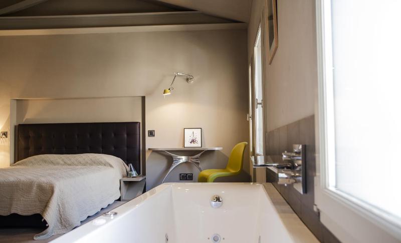 Suite - Air image 1