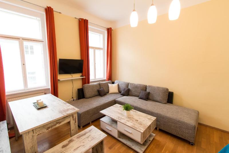 Budget One-Bedroom Apartment image 4