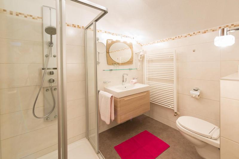 Three-Bedroom Apartment with Balcony image 4