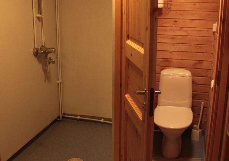 One-Bedroom Cottage with Sauna image 2