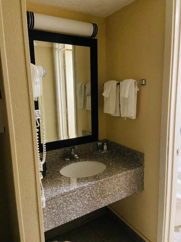 King Room - Non-Smoking image 2