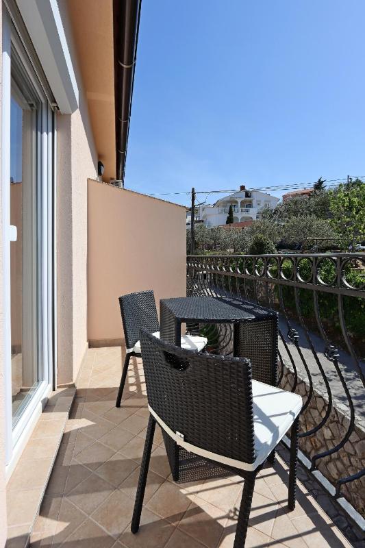 Double Room with Balcony image 3
