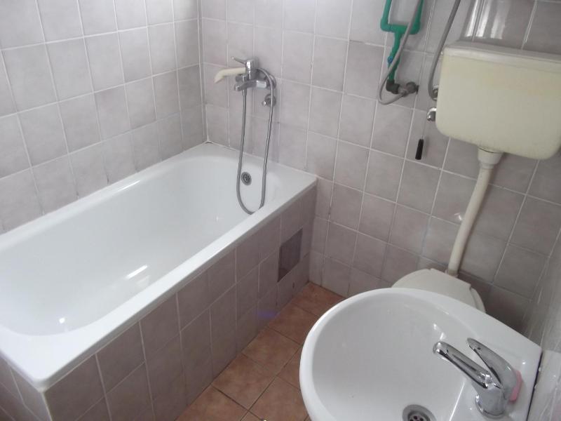 One-Bedroom Apartment image 2