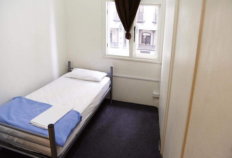 Single Room with Shared Bathroom image 3