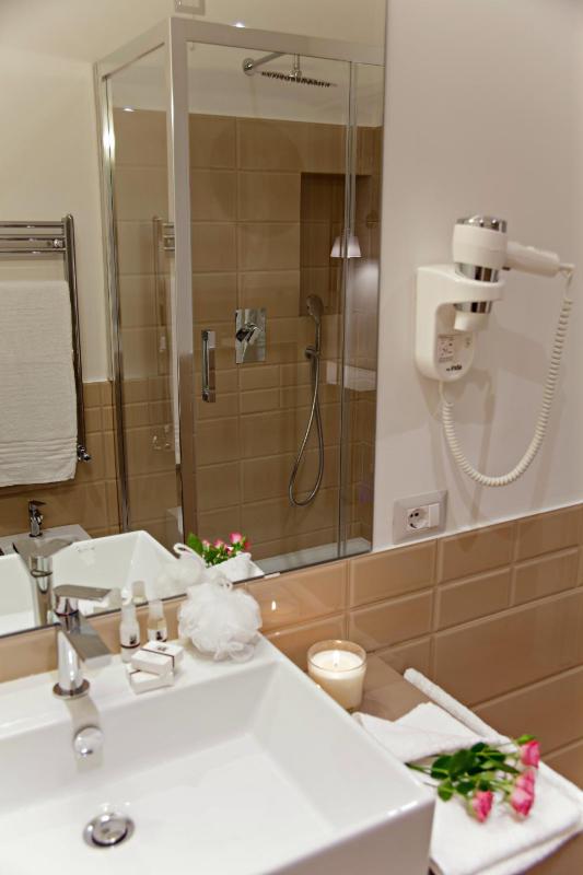 LaHouse Rome by Premium Suites Collection - image 7