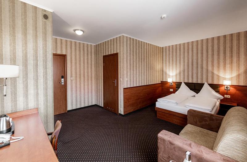 Deluxe Double Room image 3