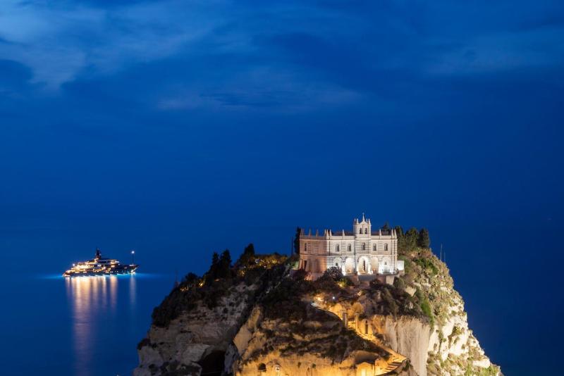 SOLMARIS TROPEA City Center - Rooms & Suites - Private Parking - image 47