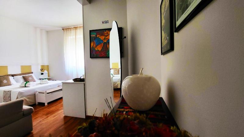 Deluxe Room image 2