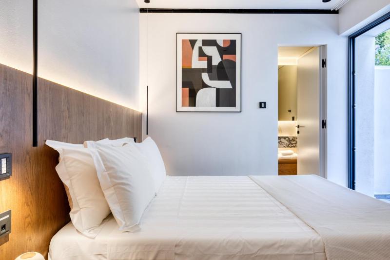 Economy Double Room with Shared Patio image 4