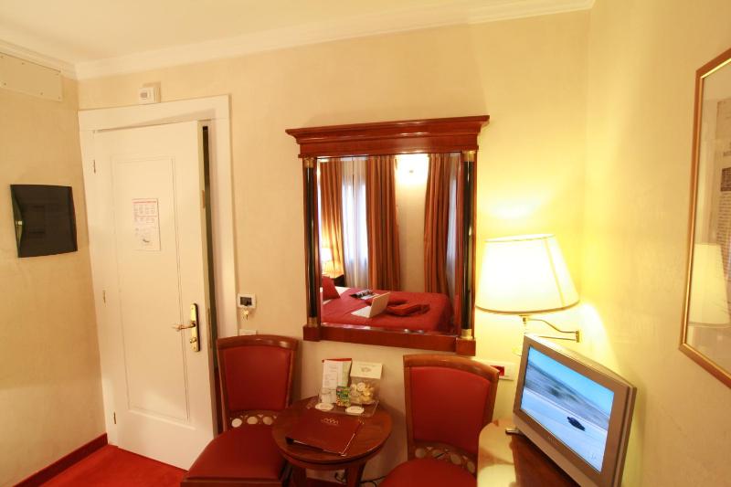 Single Room image 1