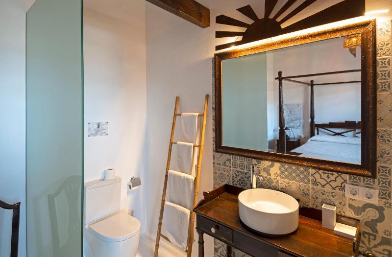 King Room with Mountain View image 4