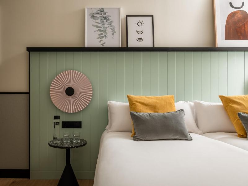 Twin Room image 3