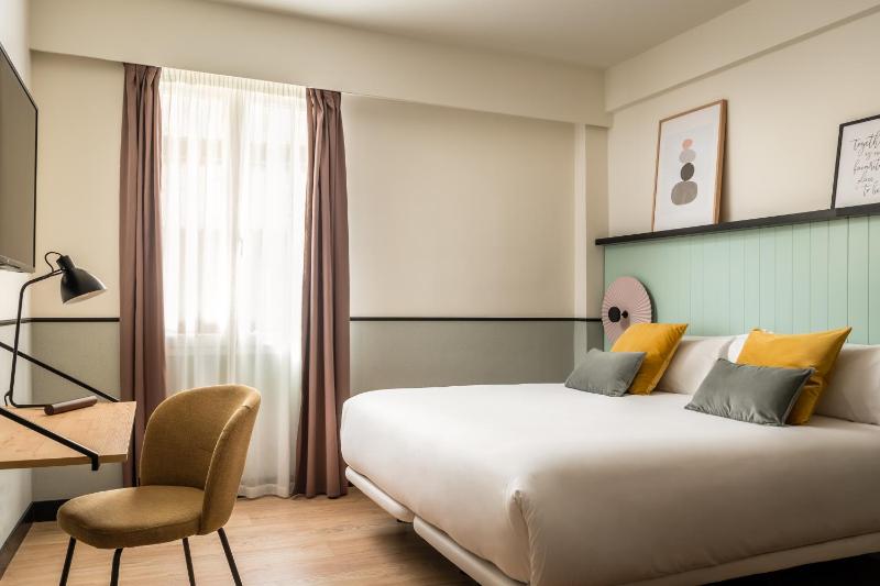 Double Room image 1