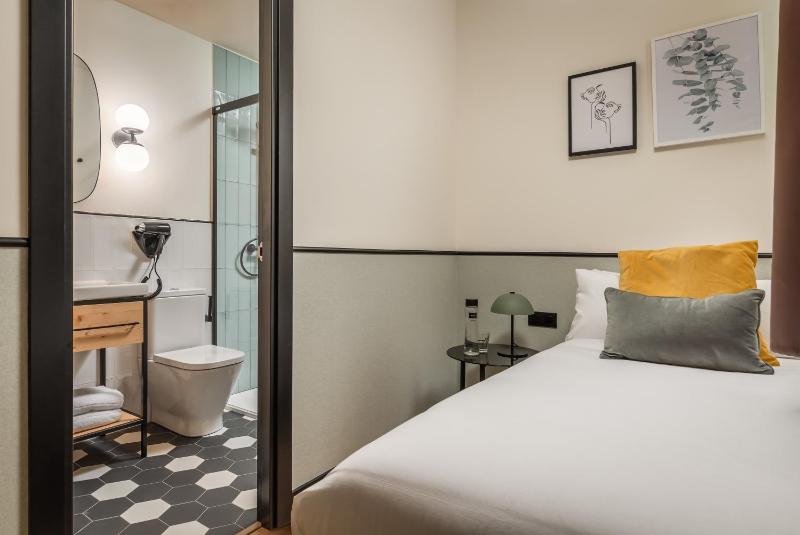 Single Room image 3