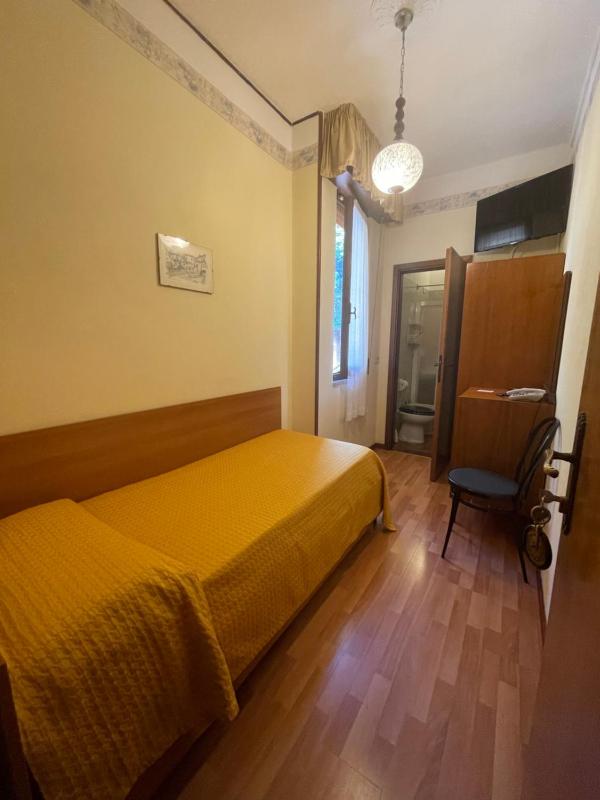 Budget Single Room image 4