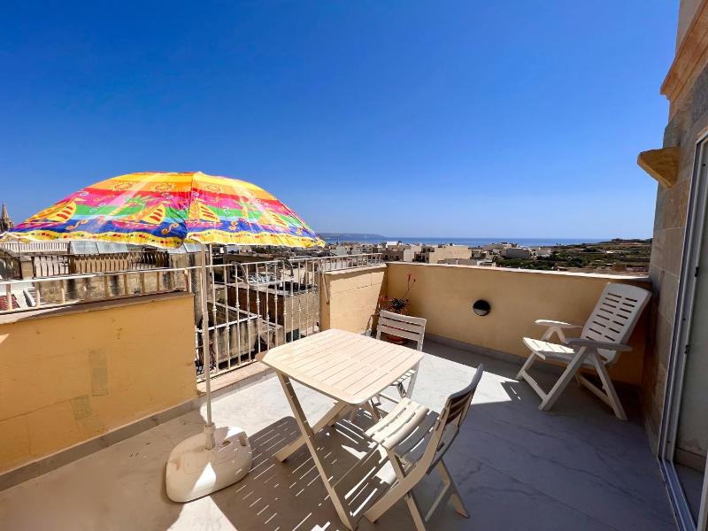Deluxe Double Room with Balcony and Sea View image 1