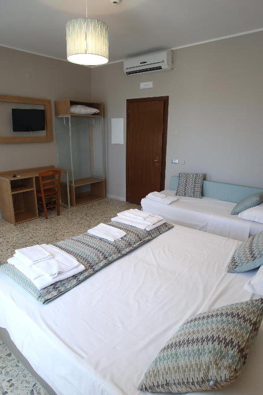 Triple Room image 2