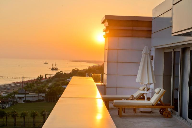 King Suite with Sea View image 1