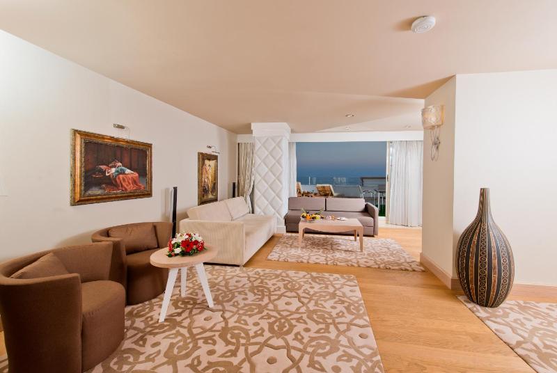 King Suite with Sea View image 4