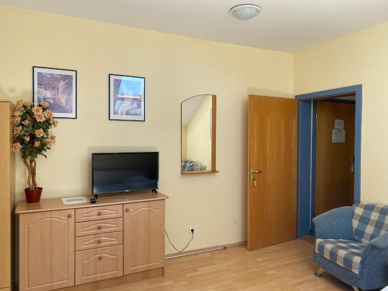 Quadruple Room image 2