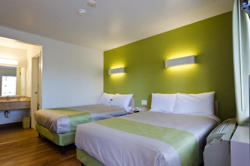 Quadruple Room - Non-Smoking image 4