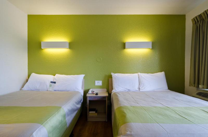 Quadruple Room - Non-Smoking image 2