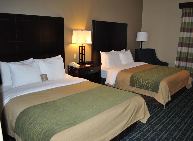 Queen Room with Two Queen Beds - Non-Smoking image 3