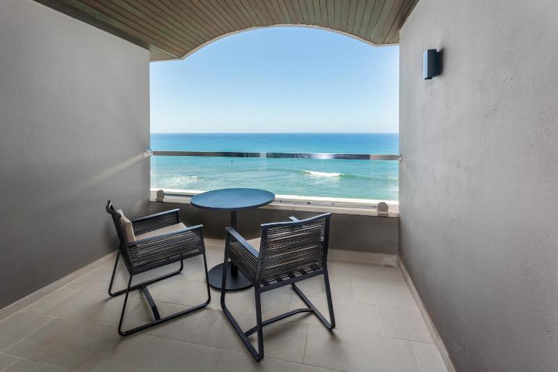 Superior Double Room with Sea View image 3