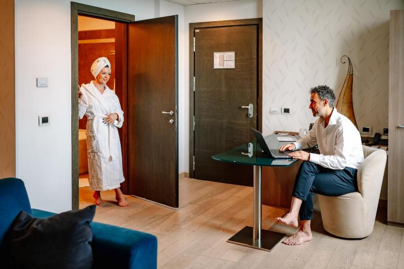 Junior Suite image 2