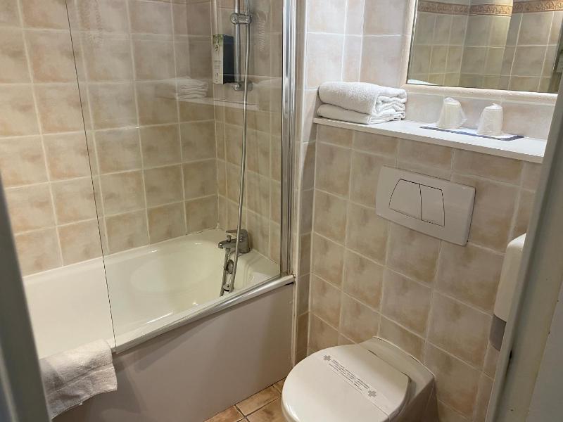 Twin Room image 3