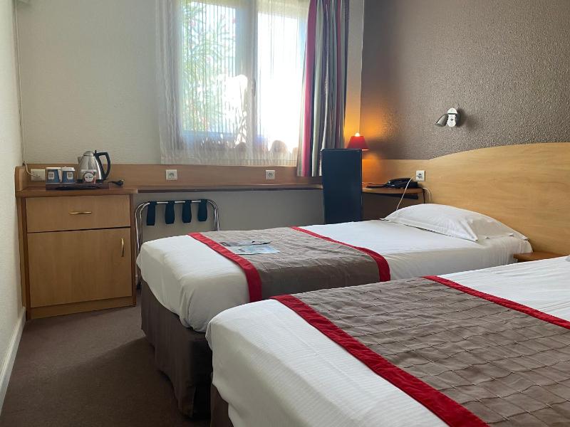 Twin Room image 1