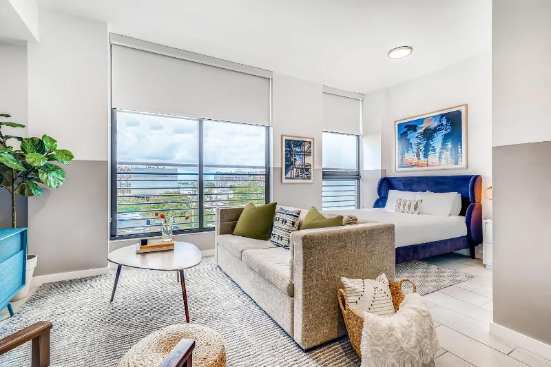 Studio Apartment with Den in Wynwood image 1