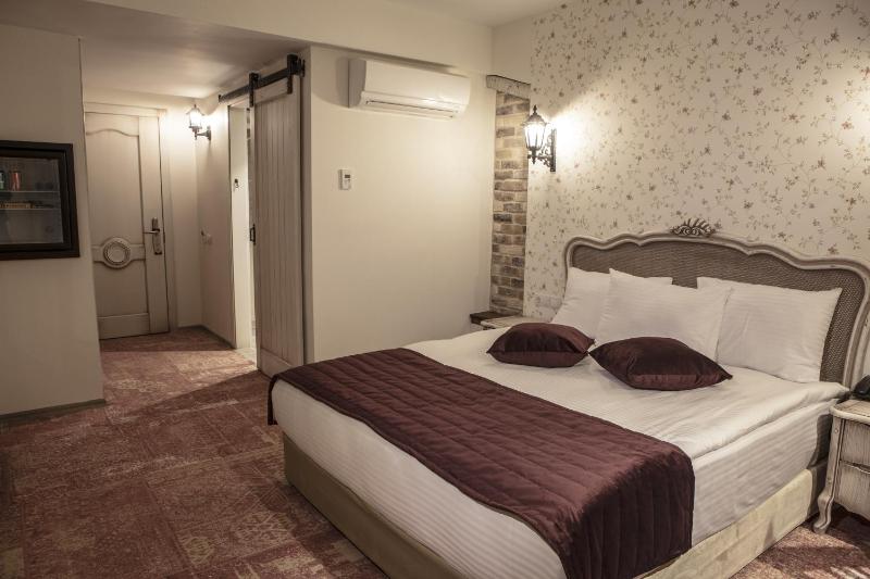 Standard Double or Twin Room image 2