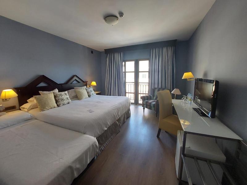 Standard Room (2 Adults + 2 Children) image 1