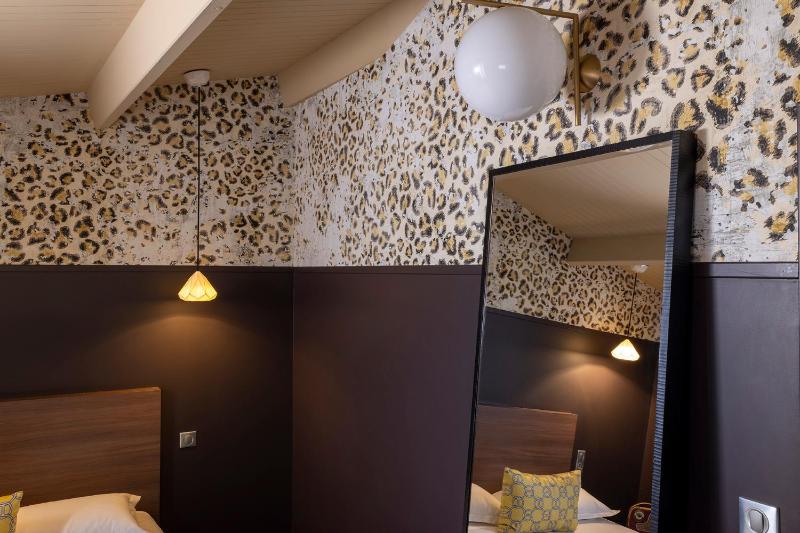 Superior Double Room image 3