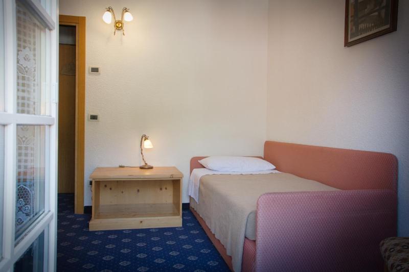 Triple Room with Terrace image 1