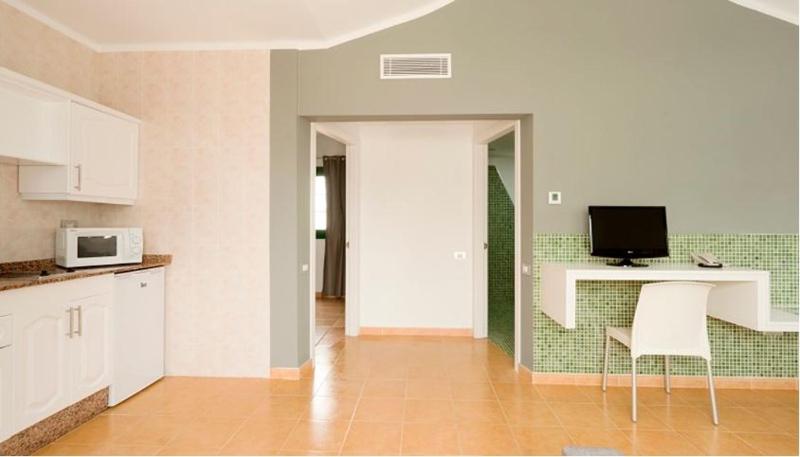 One-bedroom adapted apartment (2 adults and 1 child) image 4