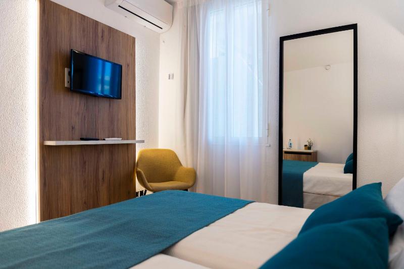 Standard Double or Twin Room image 3