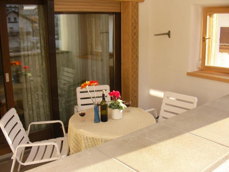 Three-Bedroom Apartment with Balcony Top D image 4
