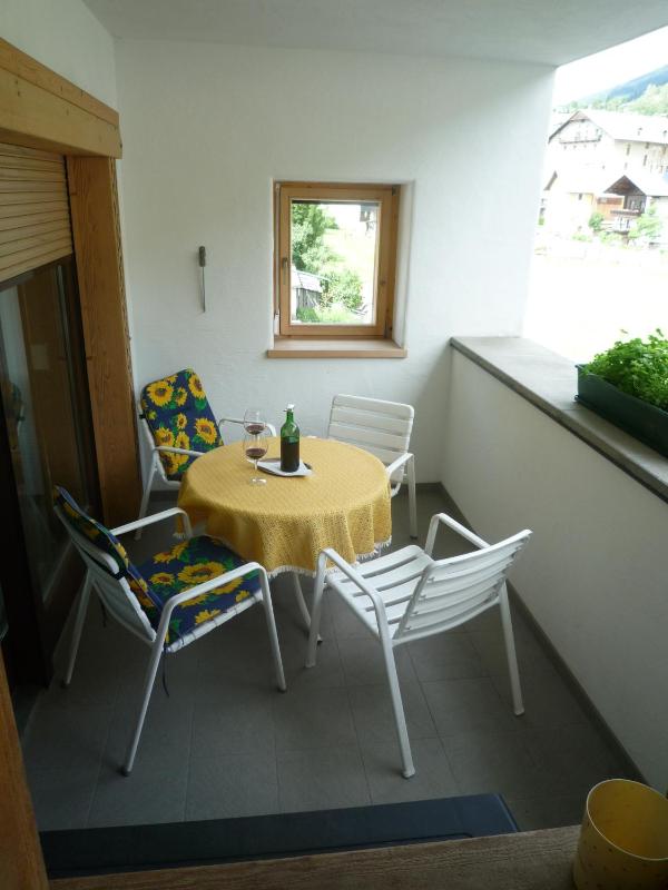 Three-Bedroom Apartment with Balcony Top D image 3