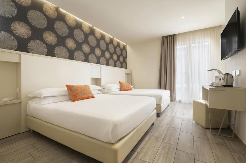 Superior Quadruple Room image 2