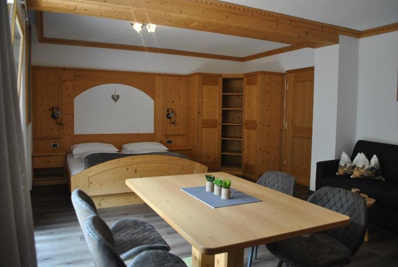 Studio with Balcony (4 Adults)  image 4