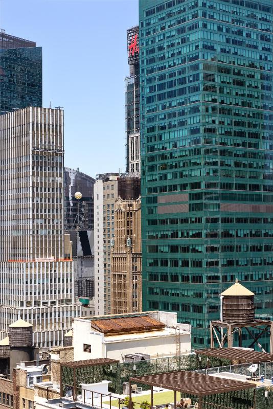King Room with City View image 2