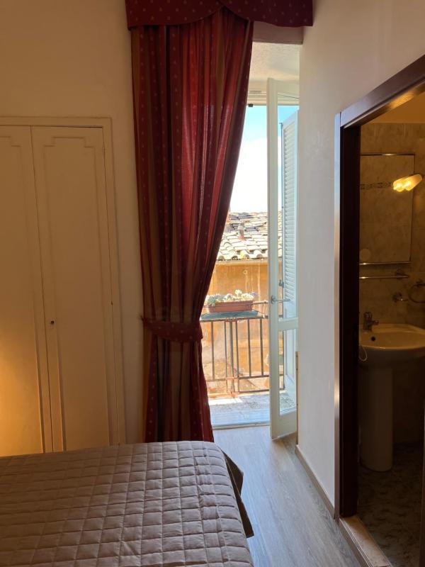 Double or Twin Room image 4