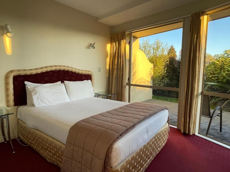 Chantillys Motor Lodge - image 23