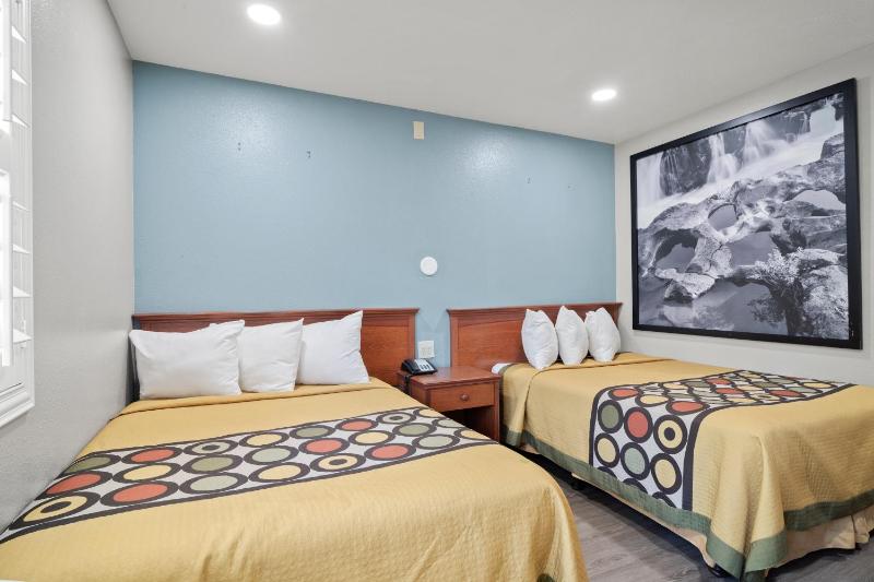 Deluxe Double Room image 4