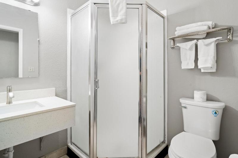 Deluxe King Room image 1