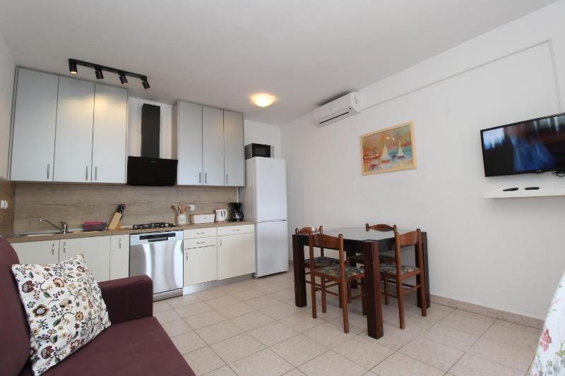 Apartments by the sea Mandre Pag - 6284 - image 15