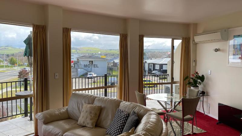 Chantillys Motor Lodge - image 34