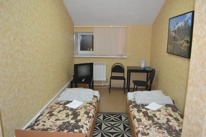 Standard Twin Room image 1